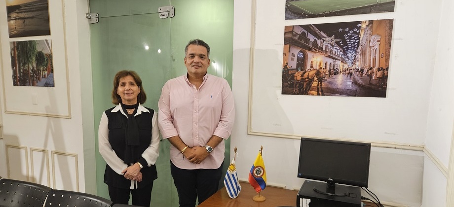 Usuarios del Consulado de Colombia en Montevideo ahora cuentan con un computador para facilitar la realización de sus trámites