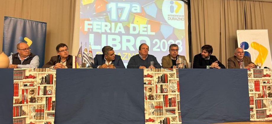 Cónsul de Colombia en Montevideo participó en la inauguración en la 17 Feria del Libro en la Intendencia de Durazno