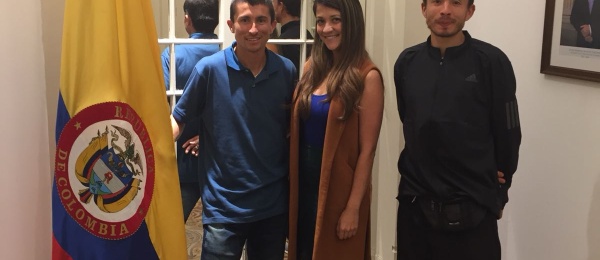 El Consulado de Colombia recibió en sus instalaciones a los dos atletas colombianos que quedaron campeones de la Maratón de Montevideo